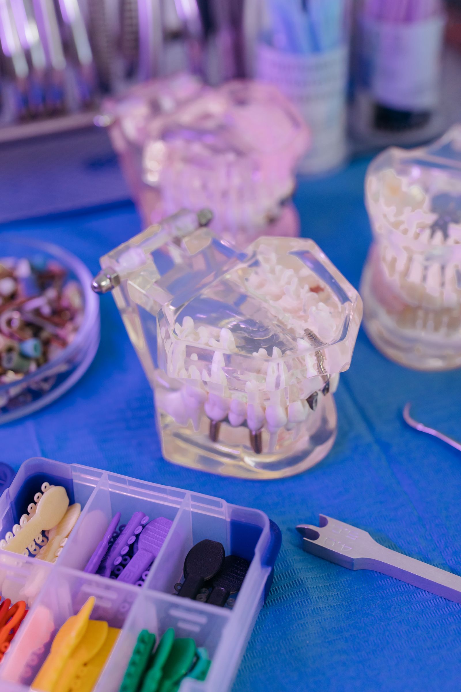 Full arch implant modeli ve protetik üniteler